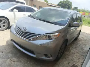 Toyota Sienna 2011 Gray