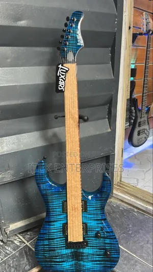 Luxars Modern Superstrat – Blue Tiger Flame