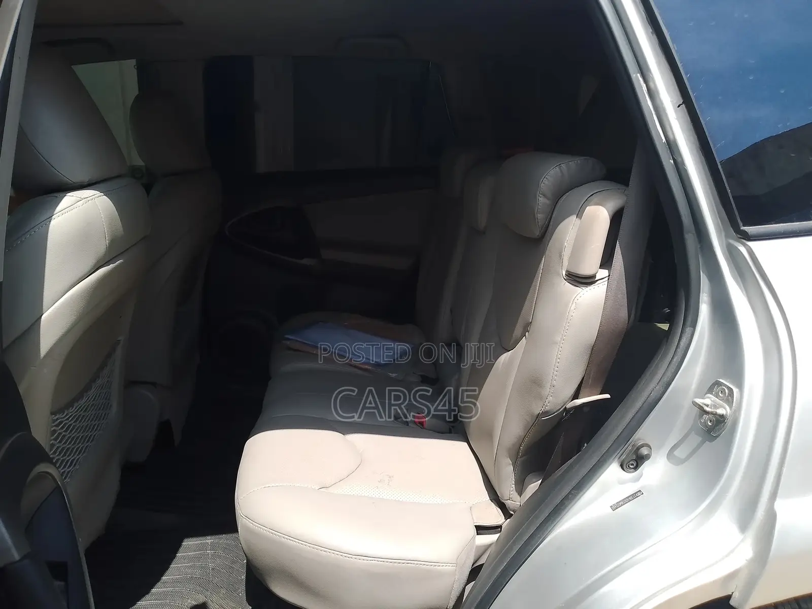 Toyota RAV4 2011 Silver