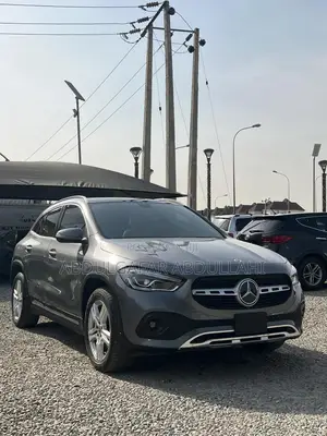 Mercedes-Benz GLA 250 2021 Gold