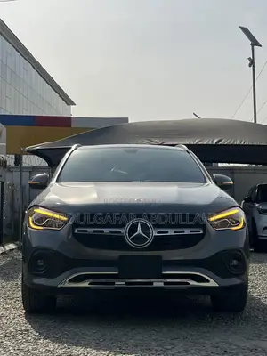 Mercedes-Benz GLA 250 2021 Gold
