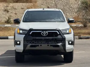 New Toyota Hilux 2025 Silver