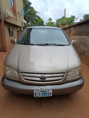 Toyota Sienna LE 2003 Gold