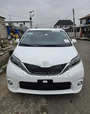Toyota Sienna SE 8-Passenger 4dr Minivan (3.5L 6cyl 6A) 2015 White