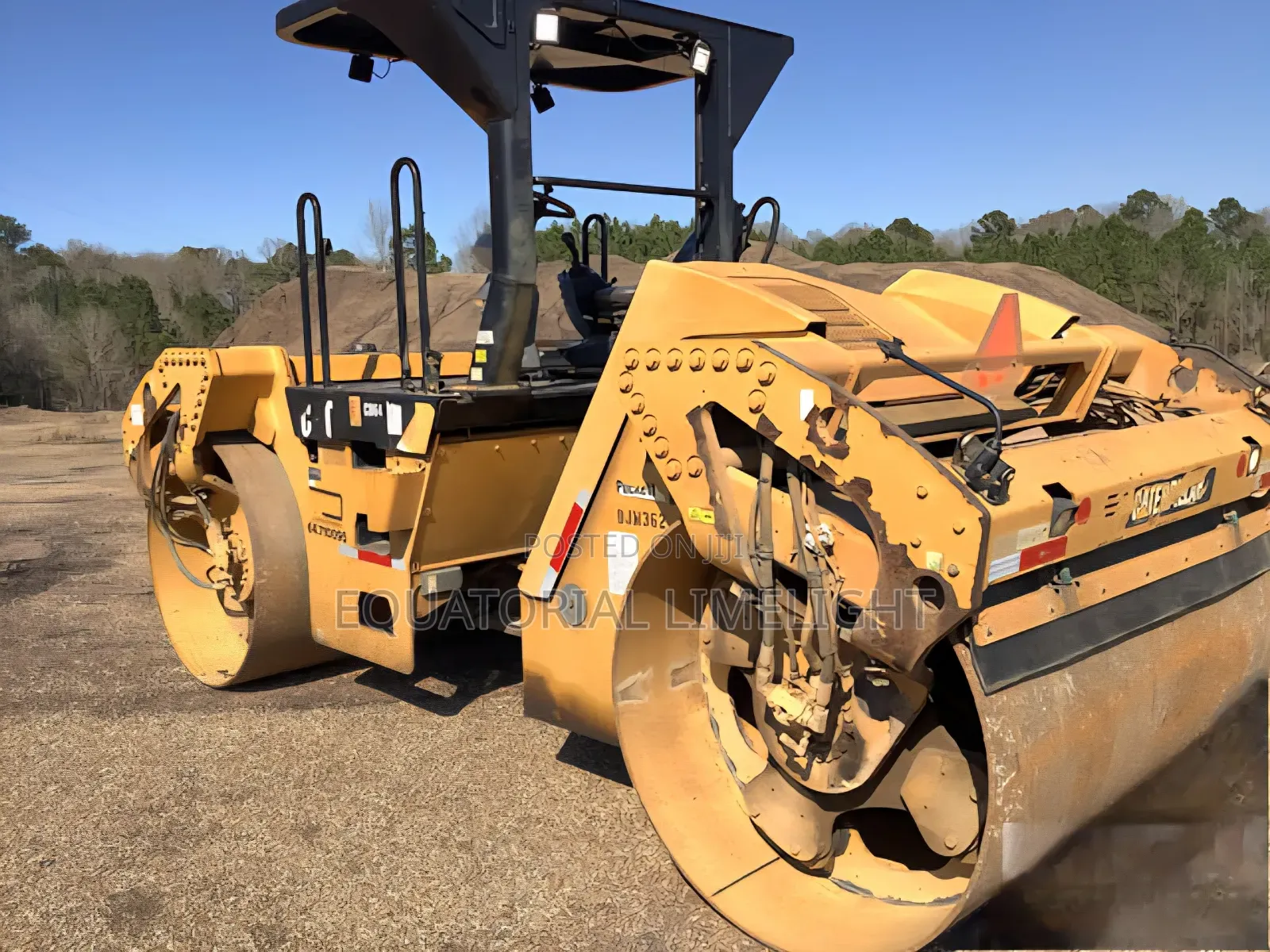 Caterpillar Cb64 Double Drum Roller