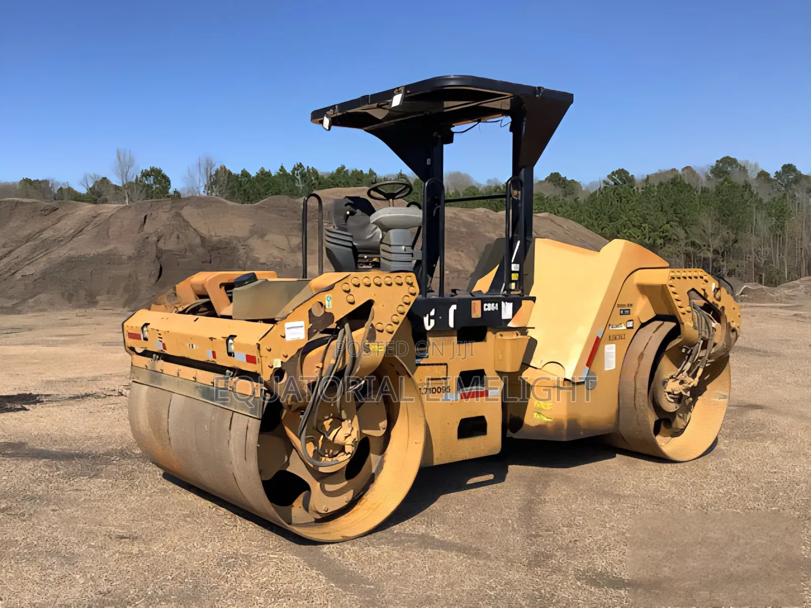 Caterpillar Cb64 Double Drum Roller