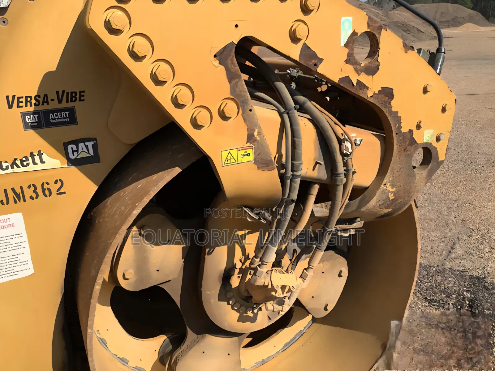 Caterpillar Cb64 Double Drum Roller