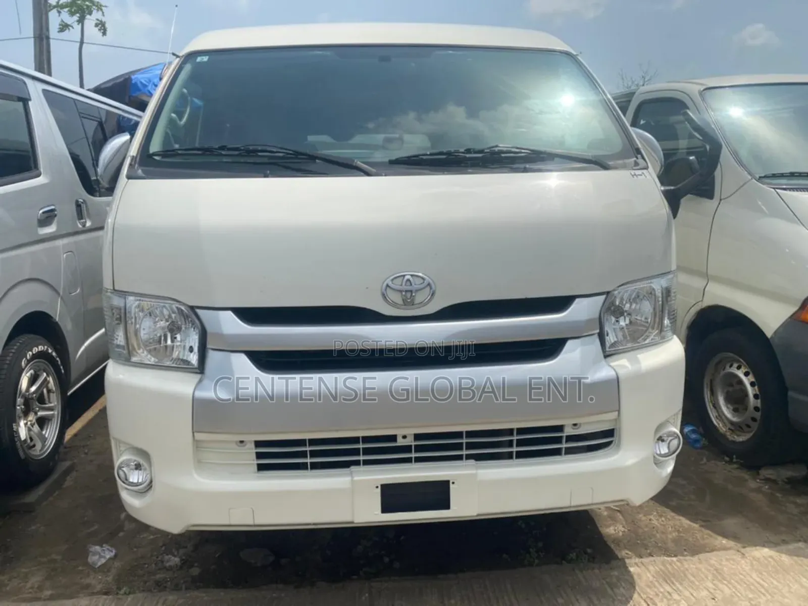 Toyota HiAce 2013 White