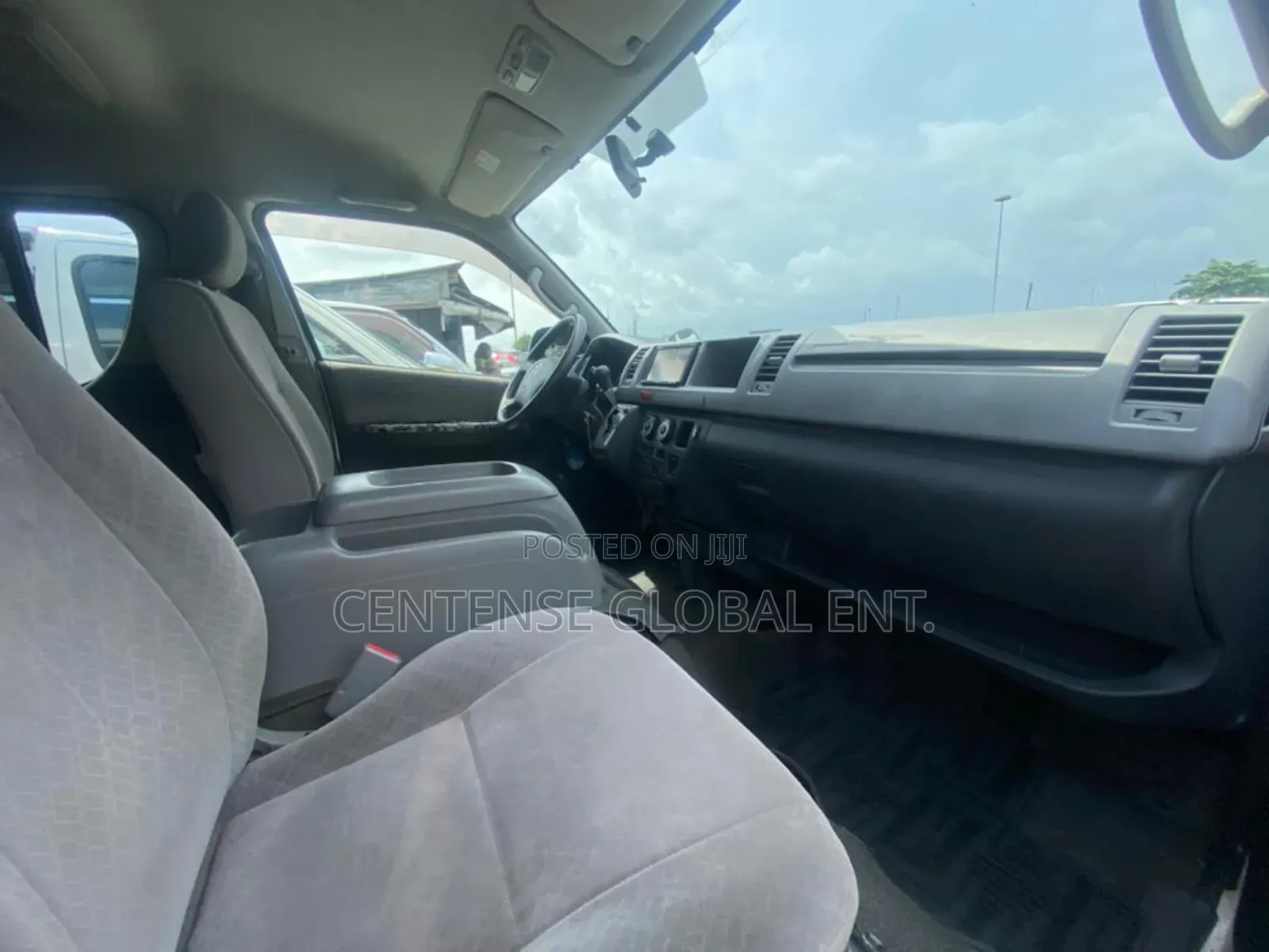 Toyota HiAce 2013 White