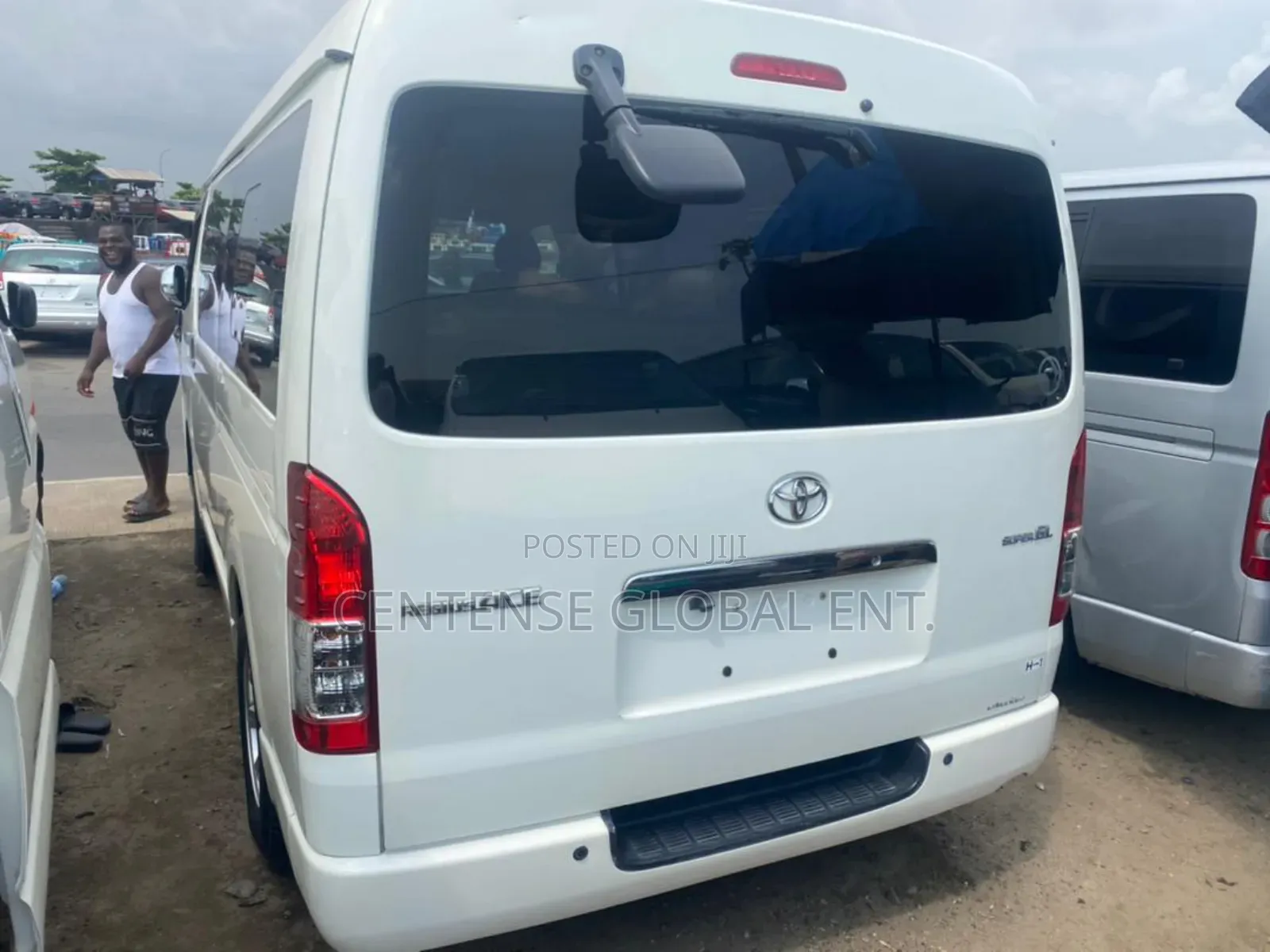 Toyota HiAce 2013 White