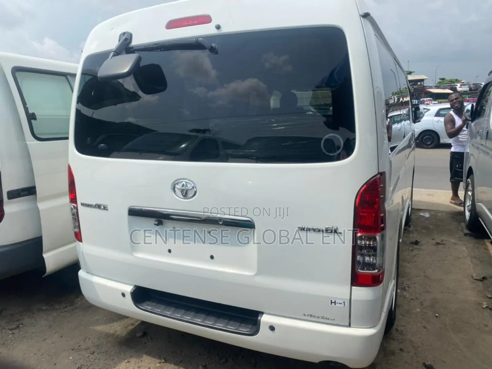 Toyota HiAce 2013 White
