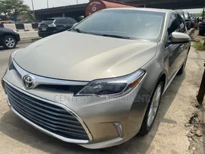 Toyota Avalon Limited 4dr Sedan (3.5L 6cyl 6A) 2015 Gold