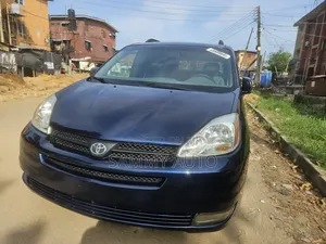 Toyota Sienna XLE FWD (3.3L V6 5A) 2004 Blue