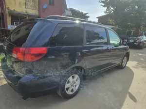 Toyota Sienna XLE FWD (3.3L V6 5A) 2004 Blue