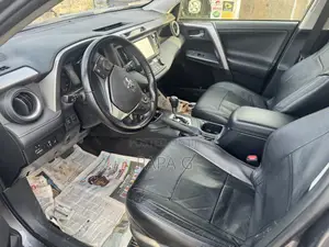 Toyota RAV4 XLE AWD (2.5L 4cyl 6A) 2017 Gray