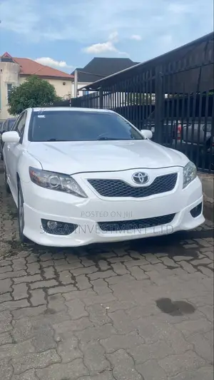 Toyota Camry SE 4dr Sedan (2.5L 4cyl 6A) 2011 White