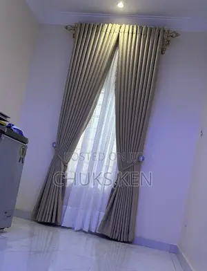 Luxury Curtain With Queen’S Pole and Accessories