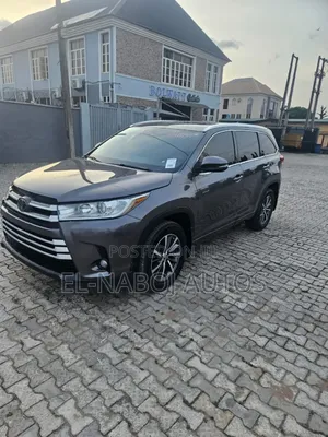 Toyota Highlander XLE 4x4 V6 (3.5L 6cyl 8A) 2018 Gray