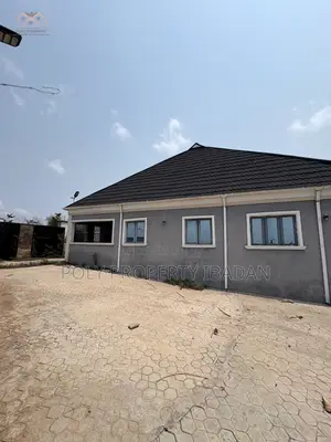 3bdrm Bungalow in Akala Express, Ibadan for sale