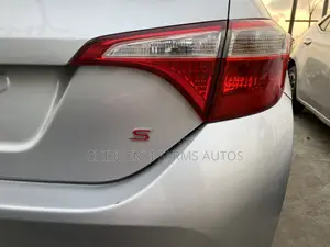 Toyota Corolla S 4dr Sedan (1.8L 4cyl CVT) 2015 Silver
