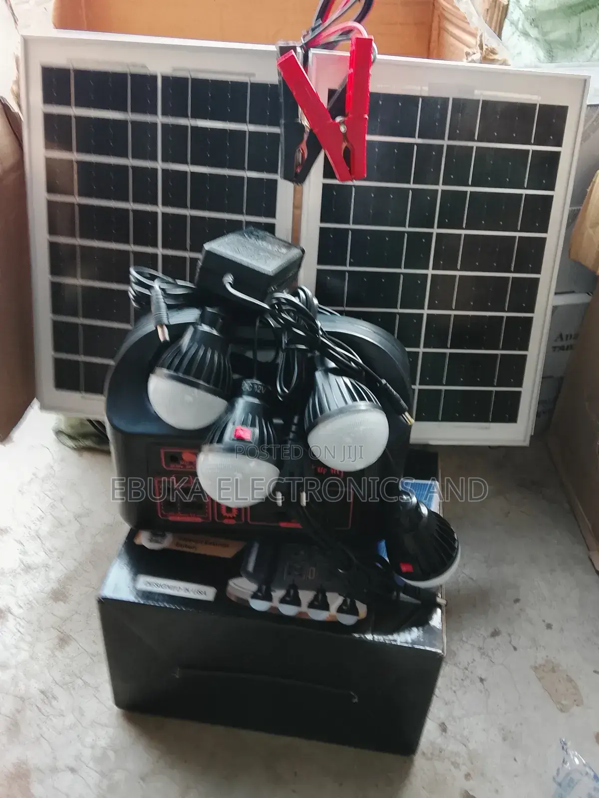 Inverter Battery With Solar Panels And 4 Bulbs