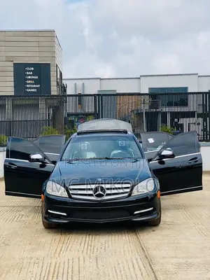 Mercedes-Benz C300 Luxury 4Matic Sedan AWD (3.0L 6cyl 7A) 2010 Black