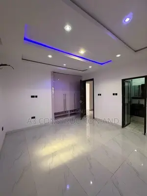 3bdrm Block of Flats in Okebadan Estate, for rent