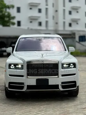 Rolls-Royce Cullinan Black Badge 2022 White