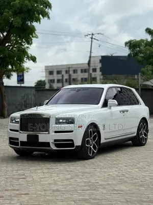 Rolls-Royce Cullinan Black Badge 2022 White