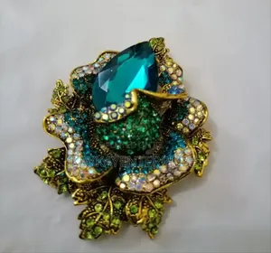 Vintage Brooches in Wholesale and Retail Quantities