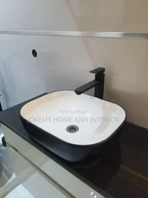 Two-Tone Countertop Wash Basin
