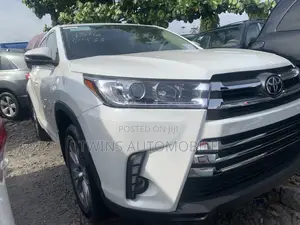 Toyota Highlander LE 4dr SUV AWD (3.5L 6cyl 6A) 2015 White