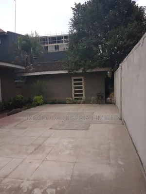 7bdrm House in Gra for rent