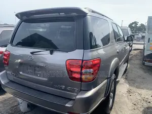Toyota Sequoia Limited 4dr SUV 4WD (4.7L 8cyl 4A) 2004 Silver