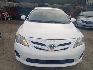 Toyota Corolla LE 4dr Sedan (1.8L 4cyl 4A) 2012 White