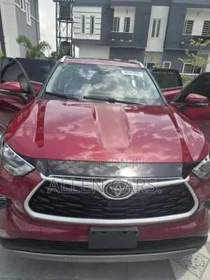 Toyota Highlander XLE 2022 Red