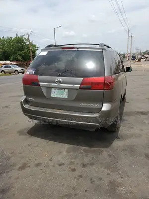 Toyota Sienna 2005 Gray