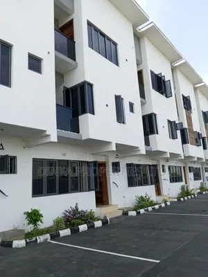 4bdrm Townhouse / Terrace in Lekki Phase 1 for rent