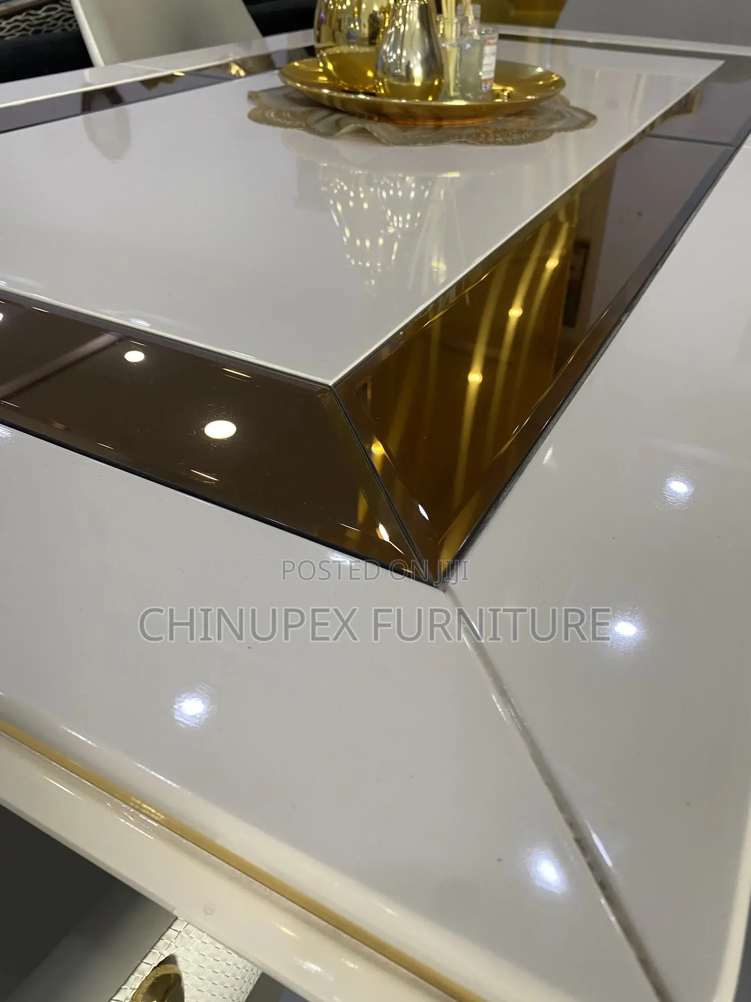 High Quality by 6 Seaters Dining Table