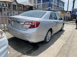 Toyota Camry XLE 4dr Sedan (2.5L 4cyl 6A) 2013 Silver