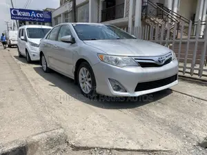 Toyota Camry XLE 4dr Sedan (2.5L 4cyl 6A) 2013 Silver
