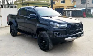 Toyota Hilux 2024 Black