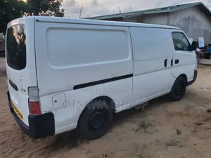 Nissan E20 2012 White