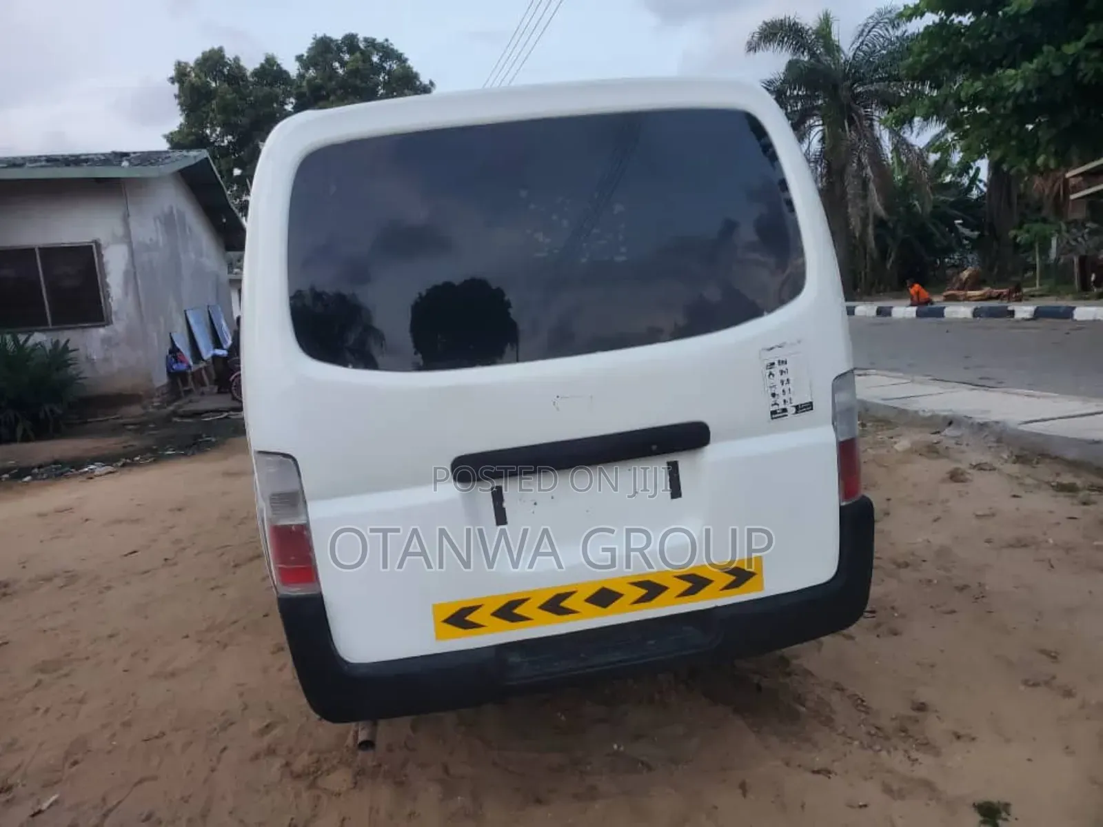 Nissan E20 2012 White