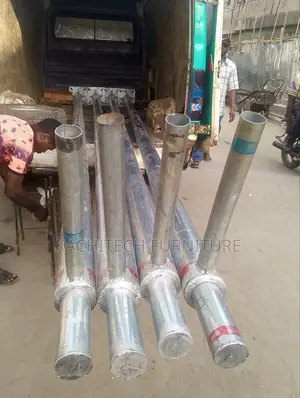 Street Light Pole With Foundation and Fittings