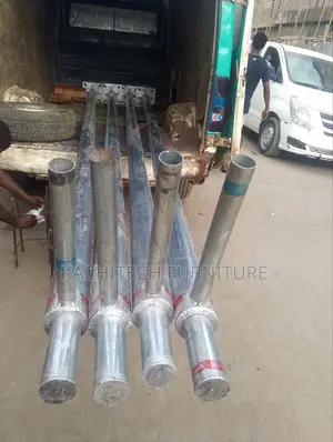 Street Light Pole With Foundation and Fittings