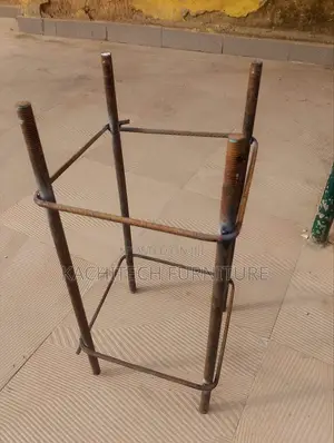 Street Light Pole With Foundation and Fittings