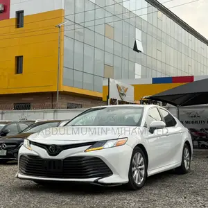 Toyota Camry 2018 White