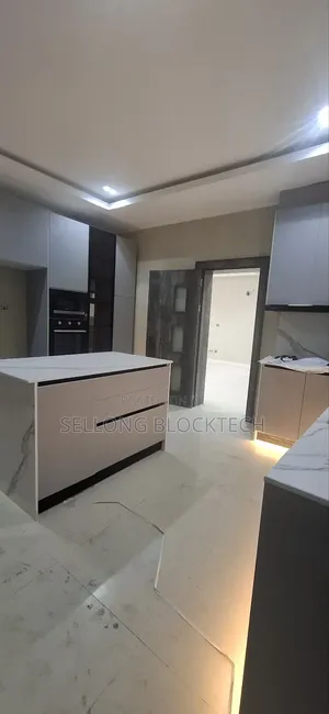 5bdrm Duplex in Main Guzape for rent