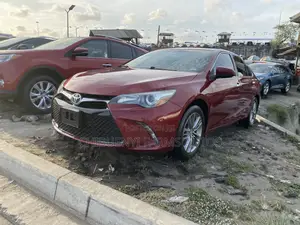 Toyota Camry SE 4dr Sedan (2.5L 4cyl 6A) 2015 Red